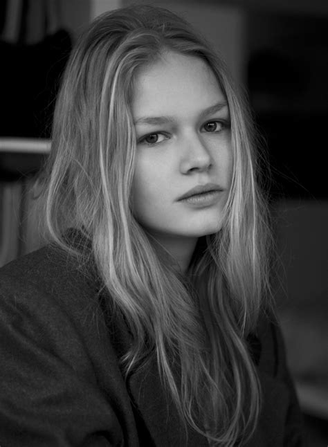 Anna Ewers Hands Naked Onlyfans