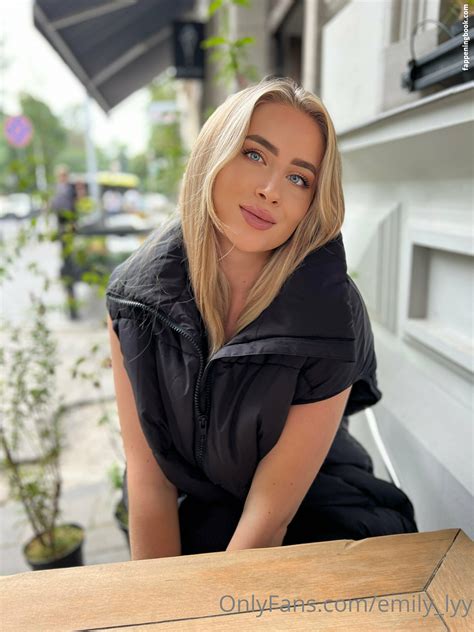 Emily Lyy Emily Lyy2012 Nude OnlyFans Leaks Fappening FappeningBook