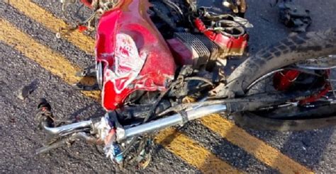 Homem Morre E Outro Fica Ferido Em Acidente Entre Dois Carros E Moto