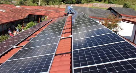 Sistemas fotovoltaicos de la Fundación hogar del adulto mayor El Edén