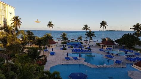 Pool Area Back to Main - Picture of Breezes Resort & Spa Bahamas ...