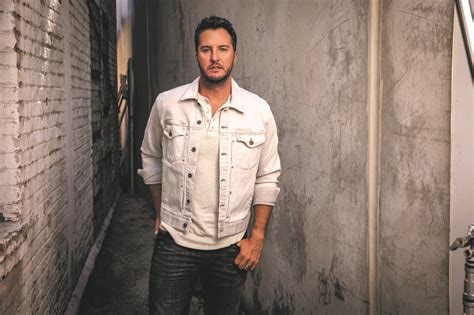 Pressroom Luke Bryan Shows Fans The Inspiration Behind Waves