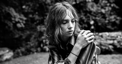 Maya Hawke Announces New Album Moss Shares New Single Th R Se