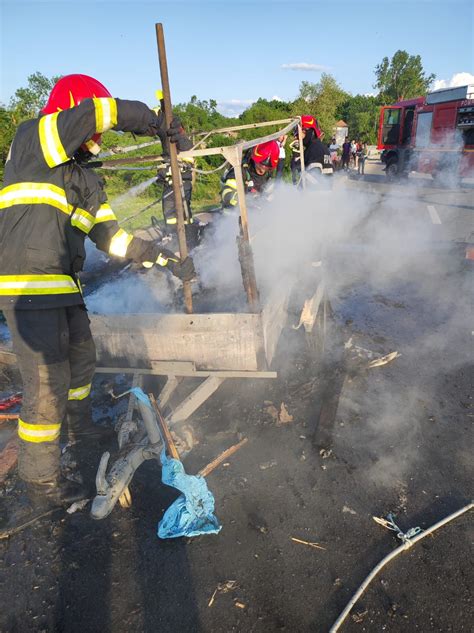 Pompierii Au Intervenit Pentru Stingerea Unui Incendiu La O Remorc Cu