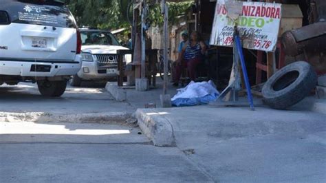 Hombre De La Tercera Edad Muere Frente A Su Casa