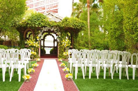 Las Vegas Lgbt Weddings Garden Wedding Chapels At The Flamingo