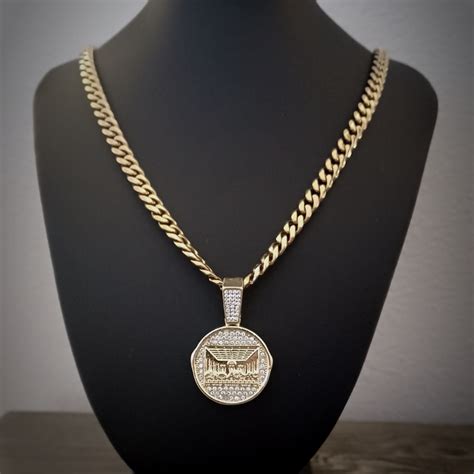 Round Last Supper Pendant With Miami Cuban Link Chain