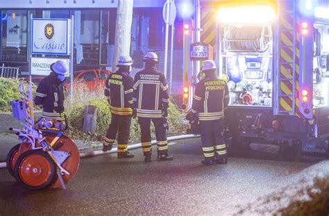 Drei Autos Brennen Auf Der Wilferdinger H He In Pforzheim Kripo