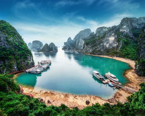 baia  ha long la natura del vietnam goodtrekking