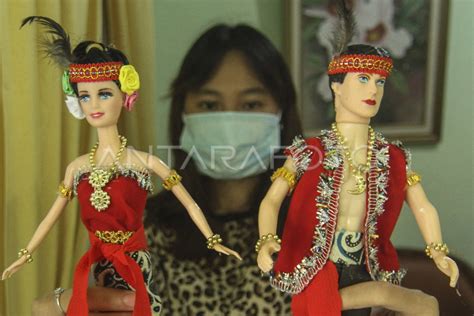 KERAJINAN BONEKA PAKAIAN ADAT ANTARA Foto