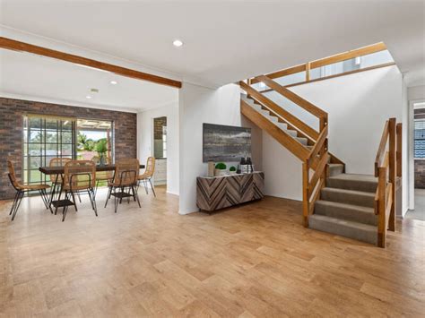 18 Kaiser Drive Windaroo Qld 4207 The Property Hub Real Estate