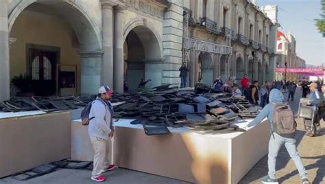 Sección 22 inicia jornada de protesta en el zócalo de Oaxaca retiran