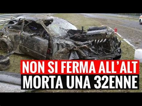 Non Si Ferma All Alt Della Polizia E Travolge Un Auto Morta Una Enne