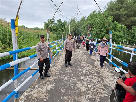 Obyek Wisata Pantai Wotgalih Lumajang Memasuki Hari Raya Ketupat