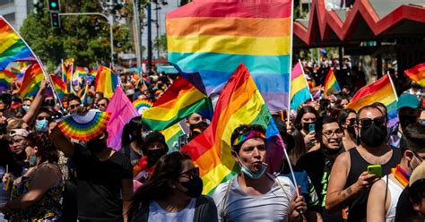 Chile vivió un histórico Día del Orgullo cuando está a punto de aprobarse el matrimonio gay en