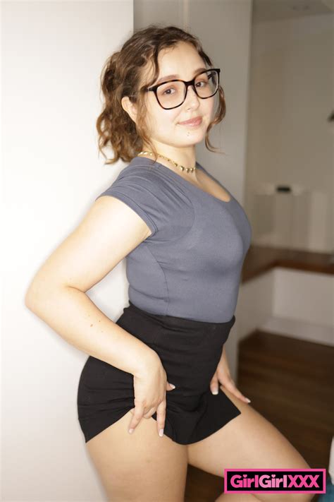 MILF Cassie Del Isla And Cute Teen Leana Lovings Undress And Scissor On A Bed CoedCherry