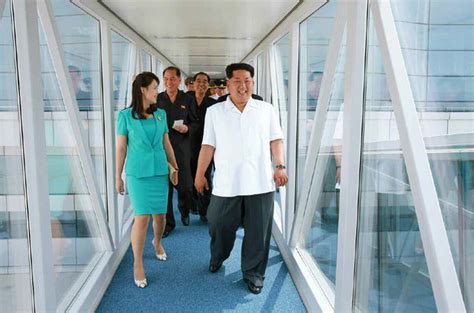 金正恩视察新机场 妻子和妹妹同时现身 国际在线