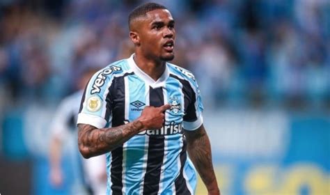 Fluminense fecha contratação de ex atacante do Grêmio crava site