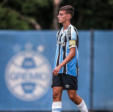 Soccer News Grêmio on Twitter Bernardo Zortéa de 16 anos assinará