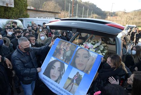 Rebecca Morta In Un Incidente A Soli 18 Anni Strazio Al Funerale