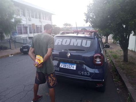 Homem Furta Barras De Chocolate Para Trocar Pedras De Crack Mas