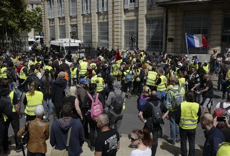 Armes De Guerre La Lettre Des Gilets Jaunes Macron Valeurs