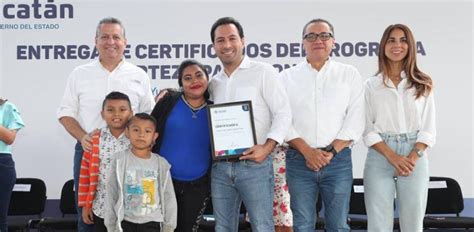 El Gobernador Mauricio Vila Dosal Entrega Certificados De Vivienda A