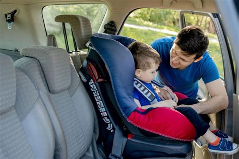Como Colocar O Cinto Na Cadeirinha - Segurança no carro: cadeirinha indicada para cada faixa etária