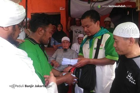 Lazis Wahdah Bersama Gnpf Mui Blusukan Bantu Korban Banjir Jakarta