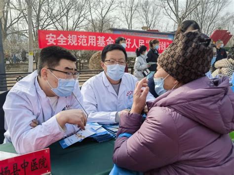 围场满族蒙古族自治县人民政府 部门动态 撸起袖子加油干 风雨无阻向前行 县医疗保障局：开展基金监管集中宣传月活动