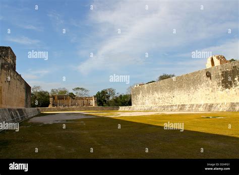 Great Ball Court Chichen Itza Mexico Stock Photo Alamy