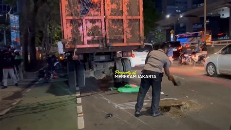 Truk Sampah Tabrak Pemotor Di Gatot Subroto Hingga Tewas Warganet Duga