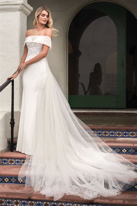 F211052 Embroidered Lace And Stretch Crepe Wedding Dress With Strapless Sweetheart Neckline