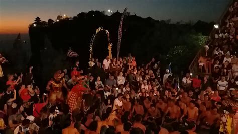 Tari KECAK Ramayana Di ULUWATU BALI 6 Hanoman Di Bakar Lolos