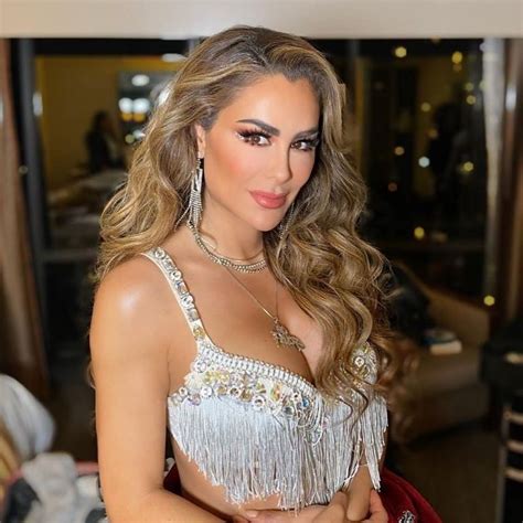 Desde un yate Ninel Conde voló la tendencia en micro bikini El Heraldo de México