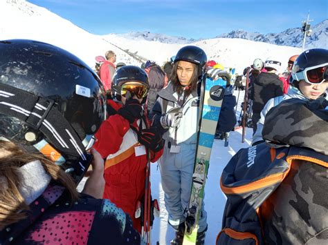 S Jour Au Ski Des Me Jour Par Un Beau Lundi Ensoleill