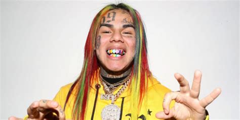 Tekashi 6ix9ine S Girlfriend Shows Her Support With Tattoo Of His Face Spin1038