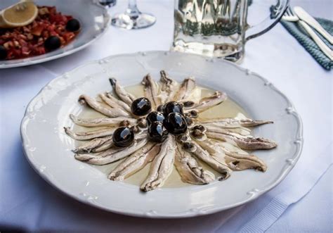 Ančovičky alias sardelky jako chuťová bomba | Apetit Online