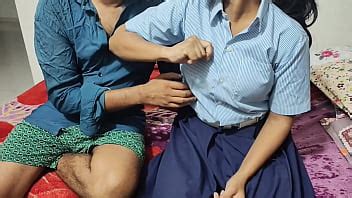 Une étudiante indienne a des relations sexuelles avec son petit ami XVIDEOS