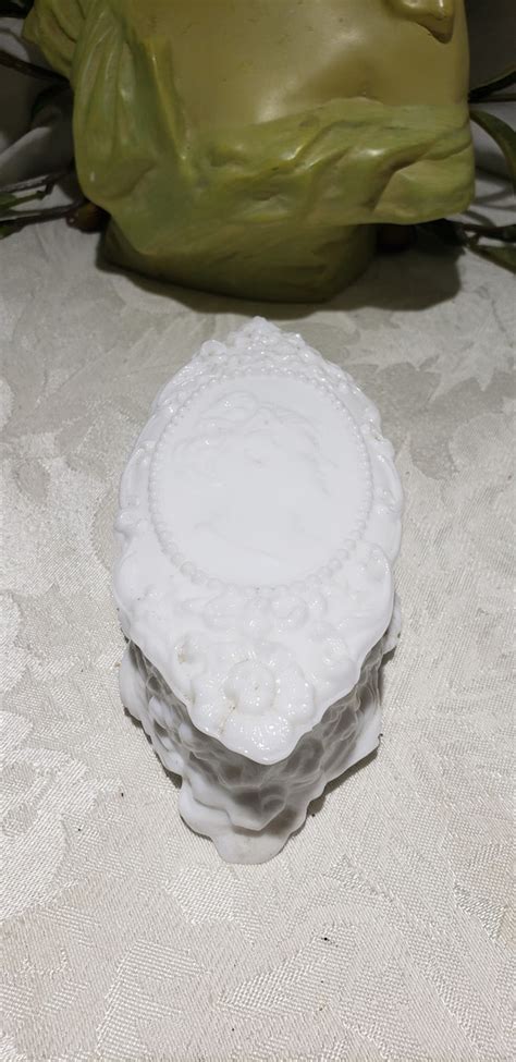 Vintage Beautiful Fostoria Jenny Lind Milk Glass Embo Gem