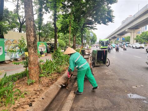 Công nhân vệ sinh môi trường Càng làm tôi càng yêu cái nghề làm sạch