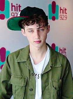 TROYE SIVAN Troye Sivan Gif, Troye Silvan, Call My Son, Troyler, Blue Neighbourhood, Joey ...