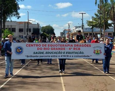 Centro De Equoterapia Drag Es Do Rio Grande Participa De Desfile De