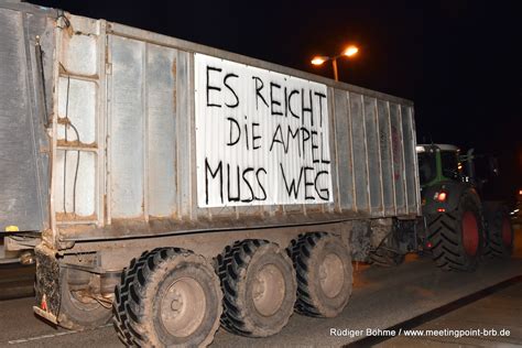 Landwirte Und Co Lassen Ihrem Frust Freien Lauf Trecker Und Lkw