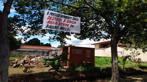 Moradores Afixam Faixas Em Protestam Contra Fim Da Quadra No Bairro