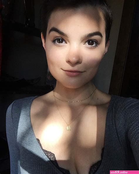 Brianna Hildebrand Nude Sexy Photos