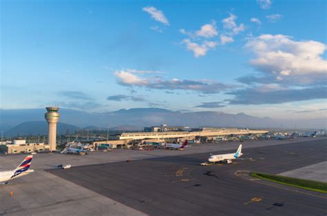 Aeropuerto de Quito suspenderá operaciones por mantenimiento de pista