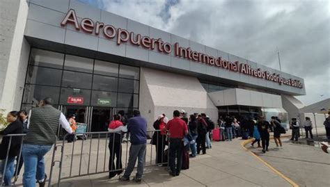 Pasajeros Afectados Por Suspensión Y Retraso De Vuelos En Aeropuerto De