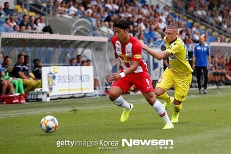 황희찬 1골 2도움 선발 풀타임 경기서 맹활약 손에 잡히는 뉴스 눈에 보이는 뉴스 뉴스엔