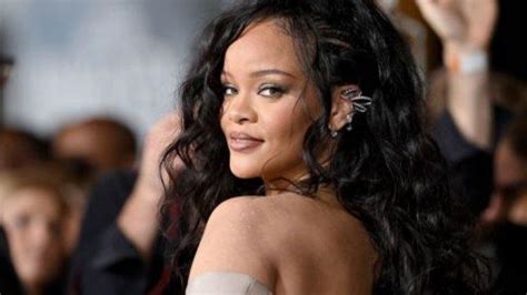 Lirik Dan Terjemahan Lagu Lift Me Up Rihanna Original Soundtrack